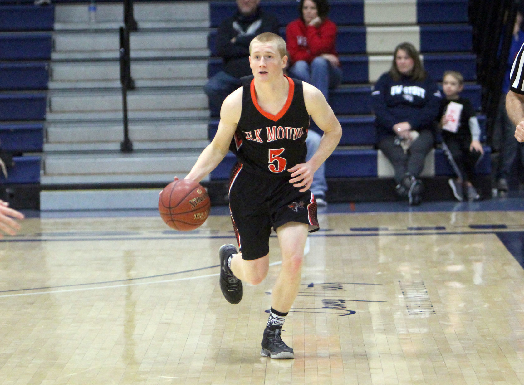 Elk Mound boys basketball vs Altoona 12-1-18